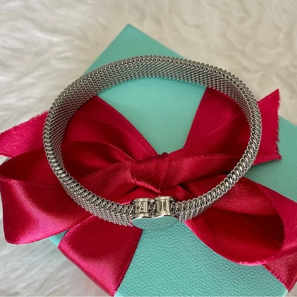 Tiffany and Co. Somerset Mesh Heart Stretch Bracelet - Picture 8 of 10